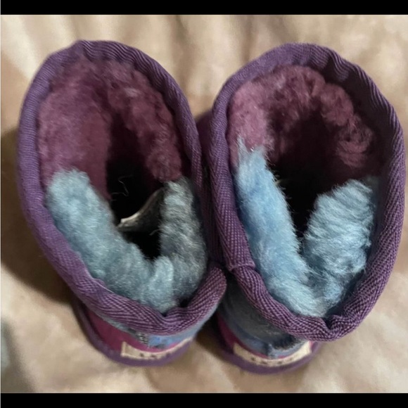 Toddler sz 7 patchwork UGG boots - Picture 3 of 5